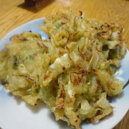 天ぷら粉がなくて、コチラのレシピを参考にゴーヤのかき揚げを作りました。
なるほど！小麦粉と片栗粉は常備しているのでいつでもサクサクの天ぷらが作れますね～。